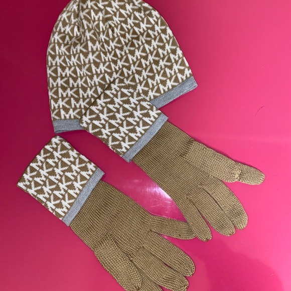 Michael Kors hat and gloves set - Picture 1 of 1